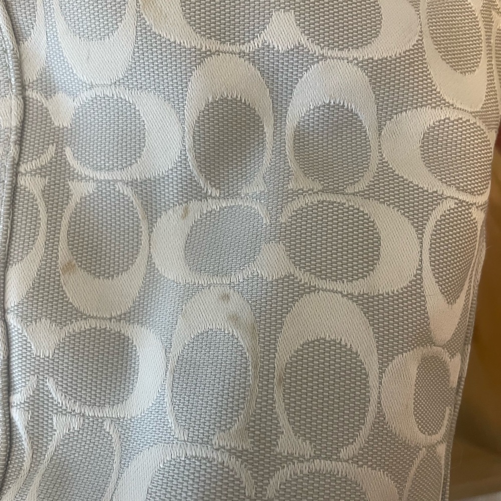 GUC Coach Shoulder Bag - Picture 6 of 14